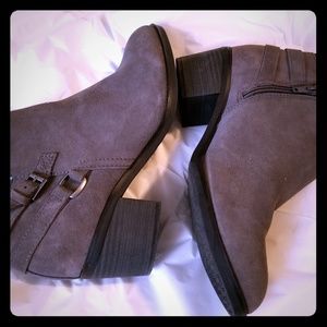 Sonoma Goods for Life gray suede ankle boots 8.5W
